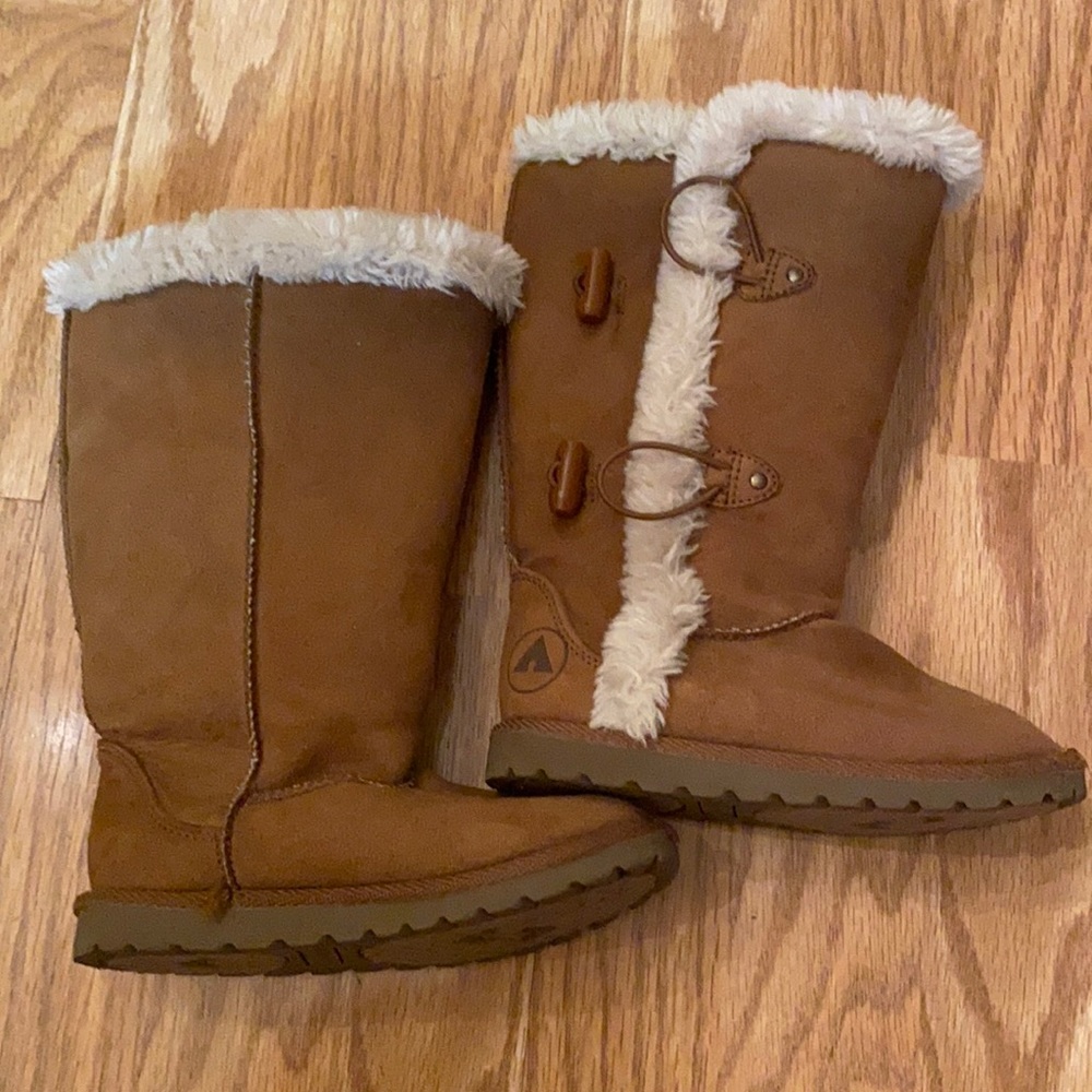 Airwalk size 10.5 fuzzy lined boots